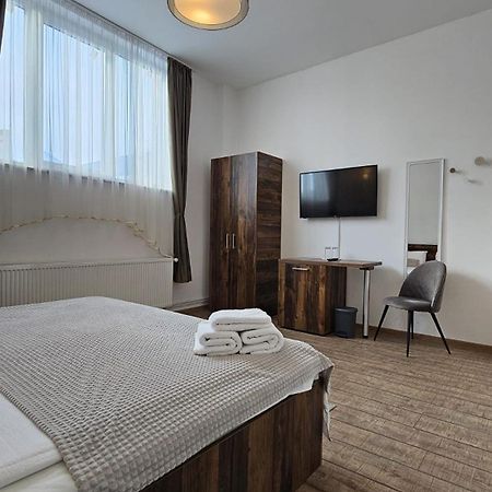 Neva Apartments Фэгэраш Экстерьер фото